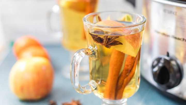 https://annainthekitchen.com/wp-content/uploads/2020/10/hot-apple-cider-recipe-720x405.jpg