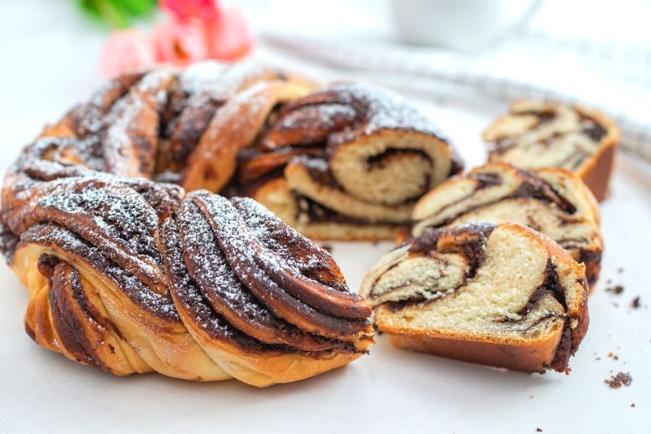 Best Chocolate Babka with Chocolate Filling - Sweetly Cakes