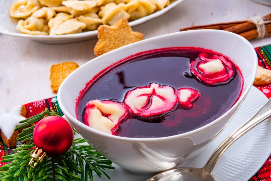 https://annainthekitchen.com/wp-content/uploads/2021/06/red-borsch.jpg