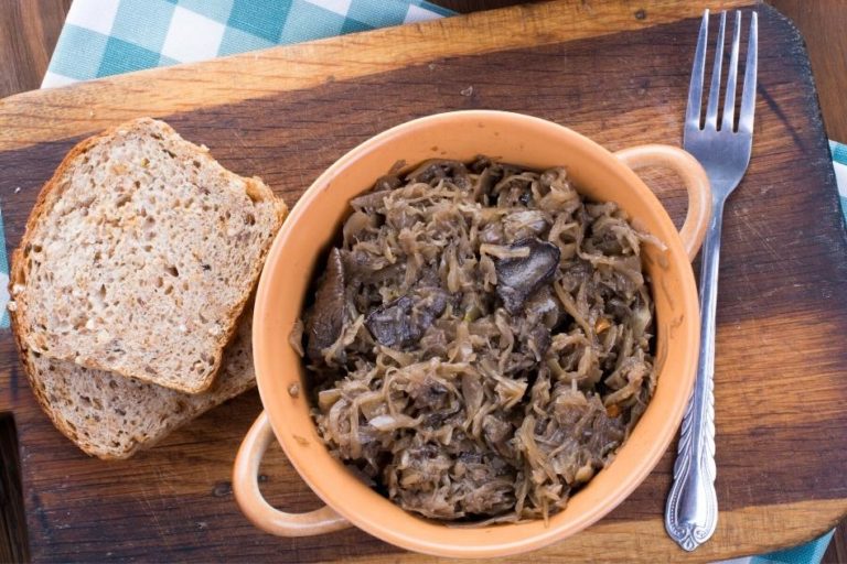 Kapusta z Grzybami: Sauerkraut with Mushrooms Recipe