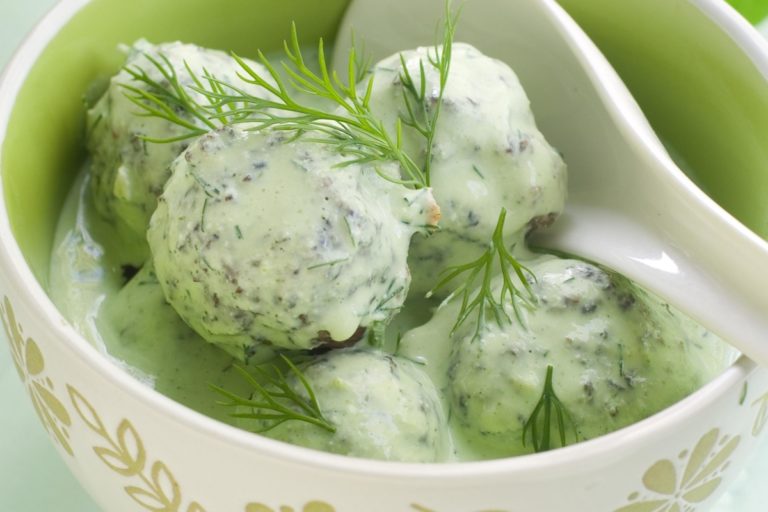 Polish Meatballs in Dill Sauce: Pulpety w Sosie Koperkowym