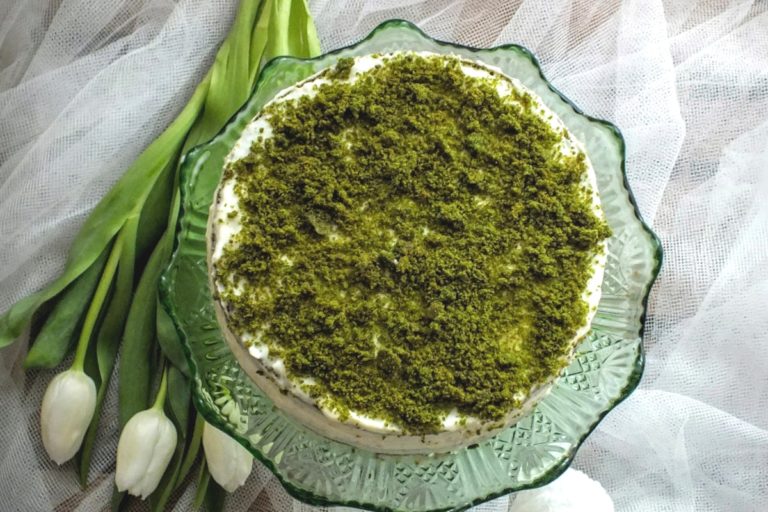 Polish Moss Cake: Cream & Spinach Cake (Lesny Mech)