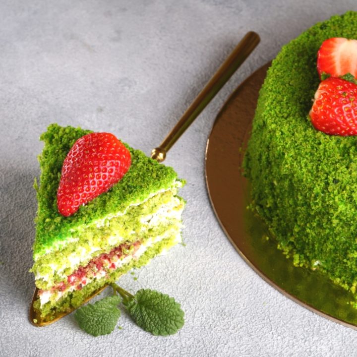 Premium Photo | Polish cake karpatka cake of choux pastry dough and custard  cream with fresh berries carpathian cake